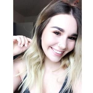 Meet your Posher, Chloe